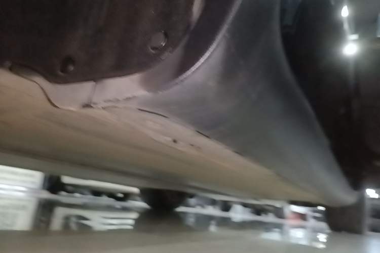 Used Tesla Model Y 2021 Standard Range Rear-Wheel Drive Version Right Side Sill