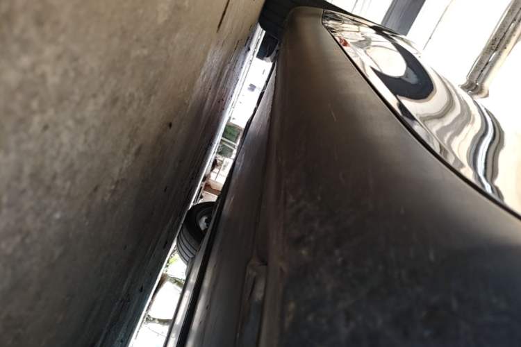 Used Tesla Model Y 2021 Standard Range Rear-Wheel Drive Version Right Side Sill
