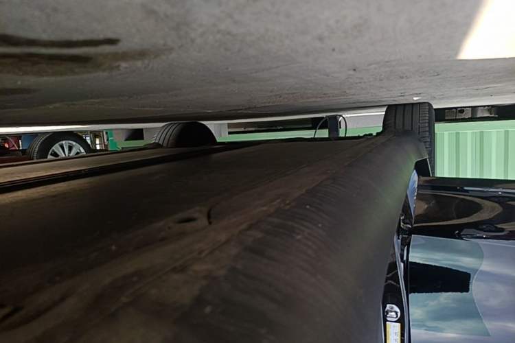 Used Tesla Model Y 2021 Standard Range Rear-Wheel Drive Version Right Side Sill