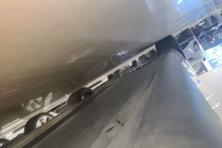 Used Tesla Model Y 2021 Standard Range Rear-Wheel Drive Version Right Side Sill