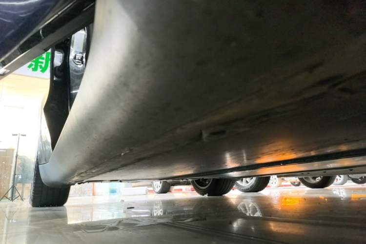 Used Tesla Model Y 2021 Long-Range All-Wheel-Drive Version 3D7 Right Side Sill
