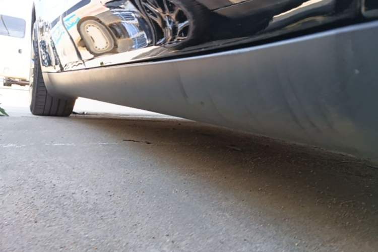 Used Tesla Model Y 2021 Long-Range All-Wheel-Drive Version Right Side Sill