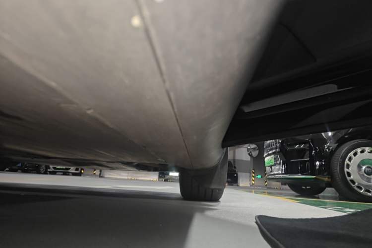 Used Tesla Model Y 2021 Long-Range All-Wheel-Drive Version Right Side Sill