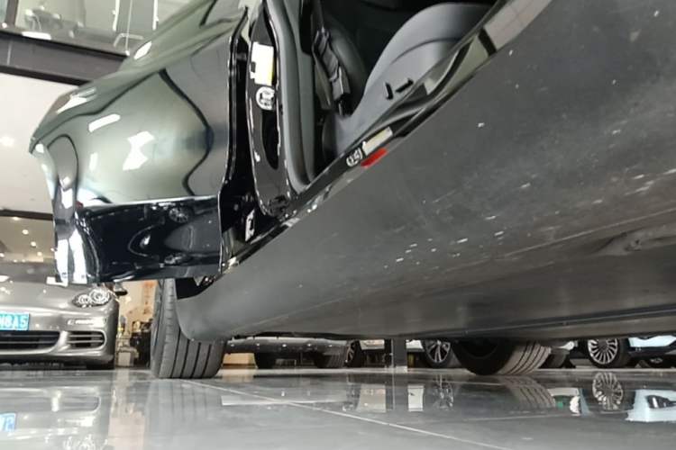 Used Tesla Model Y 2021 Standard Range Rear-Wheel Drive Version Right Side Sill