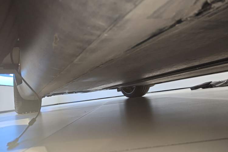 Used Tesla Model Y 2021 Standard Range Rear-Wheel Drive Version Right Side Sill