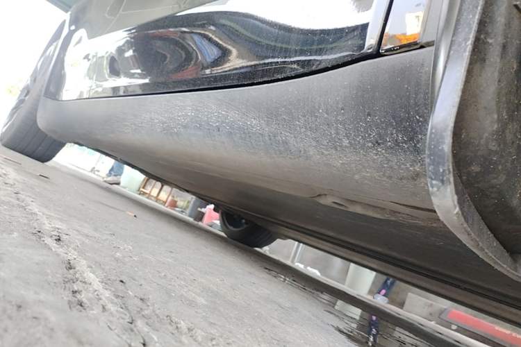Used Tesla Model Y 2021 Standard Range Rear-Wheel Drive Version Right Side Sill