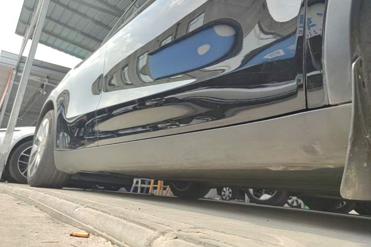 Used Tesla Model Y 2021 Standard Range Rear-Wheel Drive Version Right Side Sill