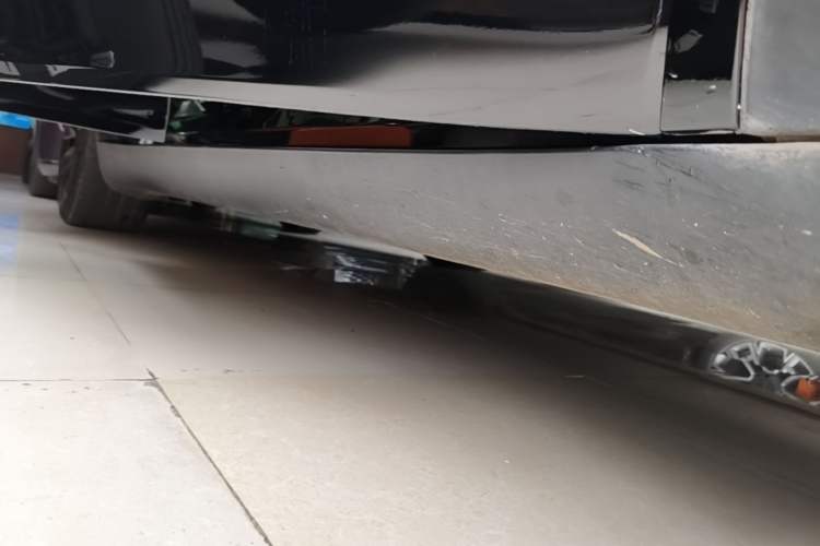 Used Tesla Model Y 2021 Long-Range All-Wheel-Drive Version Right Side Sill