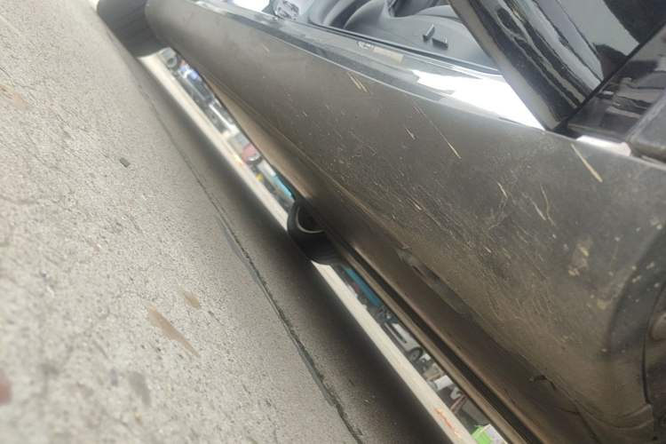 Used Tesla Model Y 2021 Standard Range Rear-Wheel Drive Version Right Side Sill