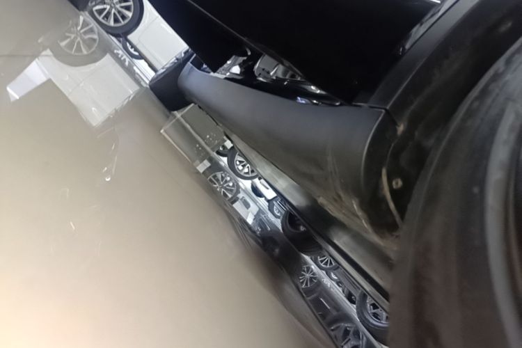 Used Tesla Model Y 2021 Standard Range Rear-Wheel Drive Version Right Side Sill