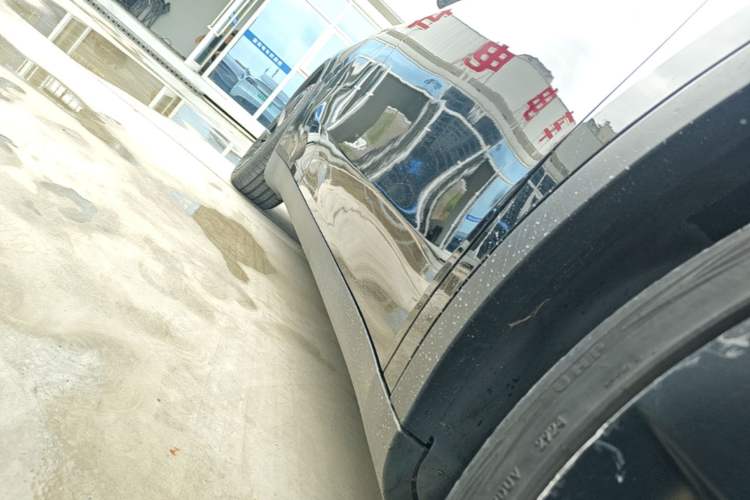 Used Tesla Model Y 2021 Long-Range All-Wheel-Drive Version 3D7 Right Side Sill