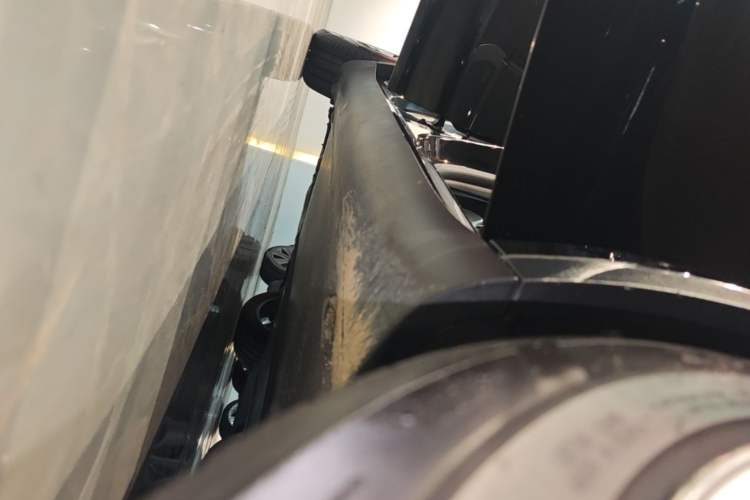 Used Tesla Model Y 2021 Long-Range All-Wheel-Drive Version Right Side Sill