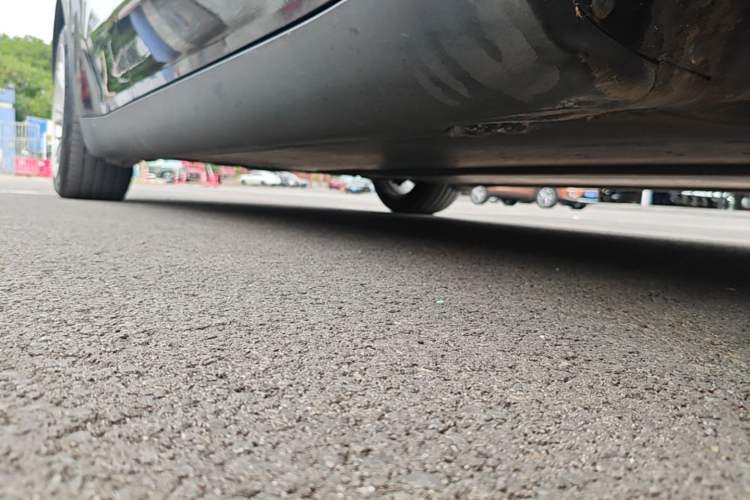 Used Tesla Model Y 2021 Standard Range Rear-Wheel Drive Version Right Side Sill