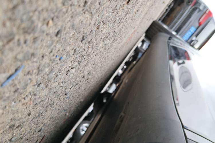 Used Tesla Model Y 2021 Standard Range Rear-Wheel Drive Version Right Side Sill
