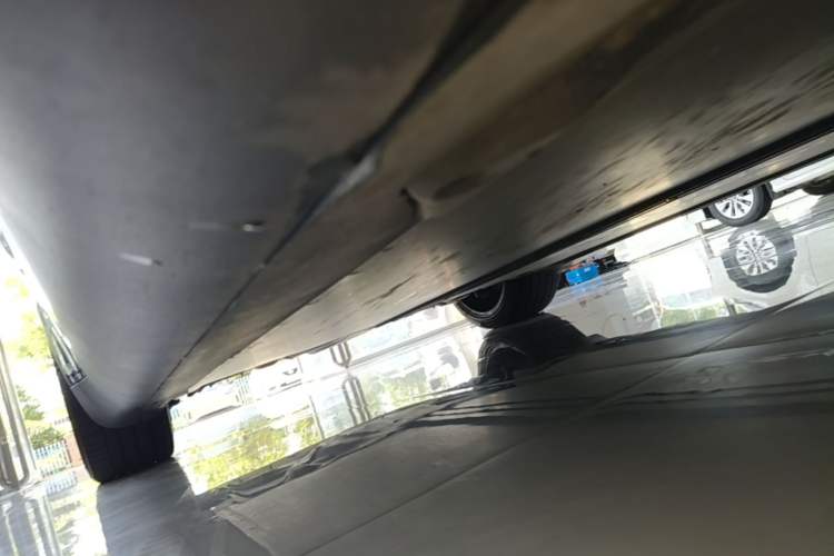 Used Tesla Model Y 2021 Standard Range Rear-Wheel Drive Version Right Side Sill
