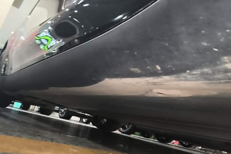 Used Tesla Model Y 2021 Standard Range Rear-Wheel Drive Version Right Side Sill