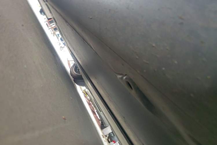 Used Tesla Model Y 2021 Standard Range Rear-Wheel Drive Version Right Side Sill