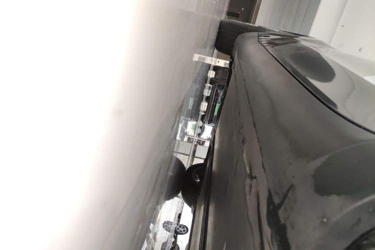 Used Tesla Model Y 2021 Long-Range All-Wheel-Drive Version 3D7 Right Side Sill