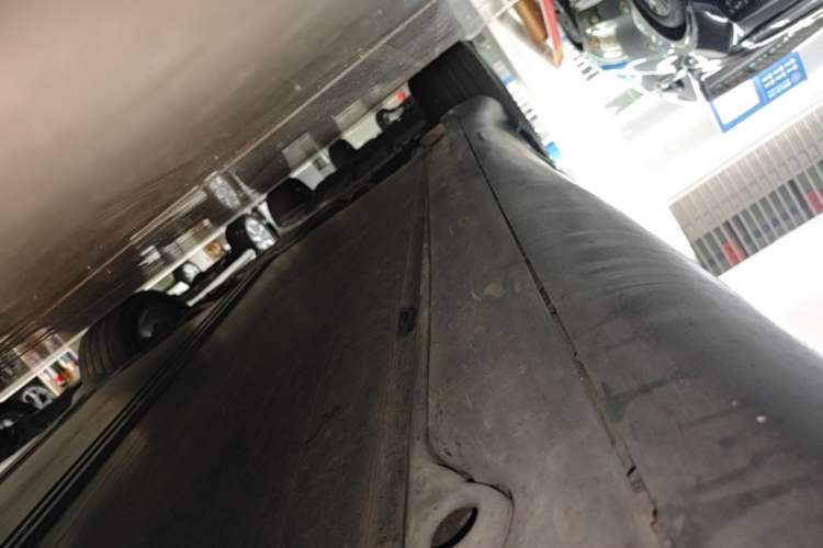 Used Tesla Model Y 2021 Standard Range Rear-Wheel Drive Version Right Side Sill
