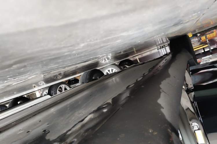 Used Tesla Model Y 2021 Long-Range All-Wheel-Drive Version 3D7 Right Side Sill