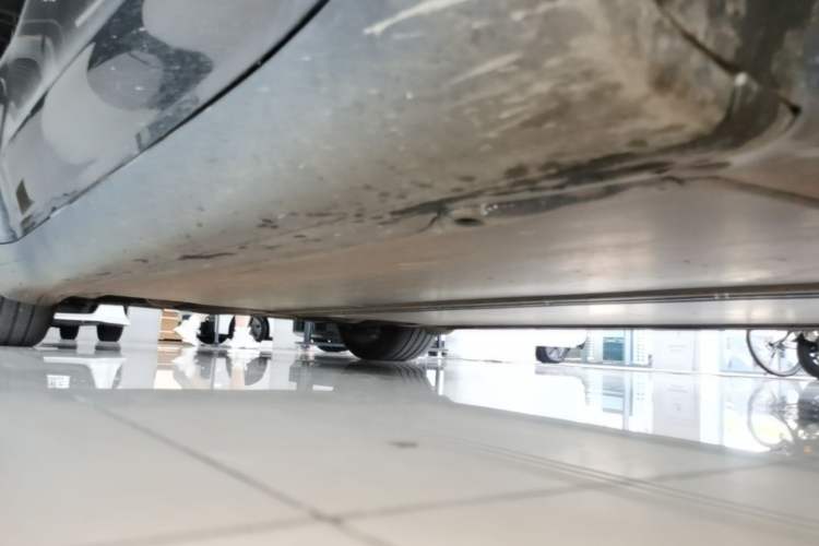 Used Tesla Model Y 2021 Standard Range Rear-Wheel Drive Version Right Side Sill