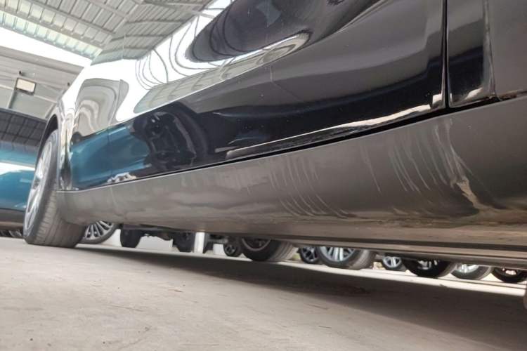 Used Tesla Model Y 2021 Standard Range Rear-Wheel Drive Version Right Side Sill