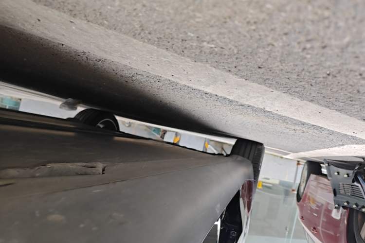 Used Tesla Model Y 2021 Standard Range Rear-Wheel Drive Version Right Side Sill