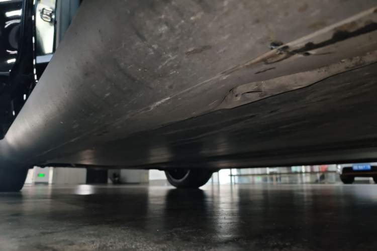 Used Tesla Model Y 2021 Long-Range All-Wheel-Drive Version 3D7 Right Side Sill