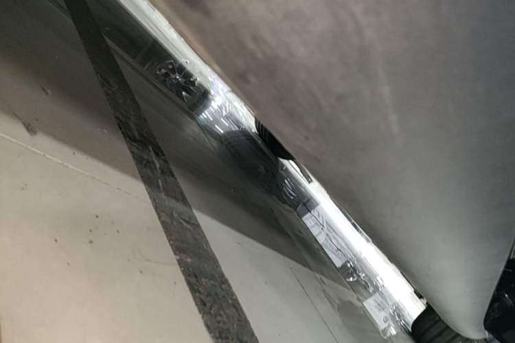 Used Tesla Model Y 2021 Standard Range Rear-Wheel Drive Version Right Side Sill