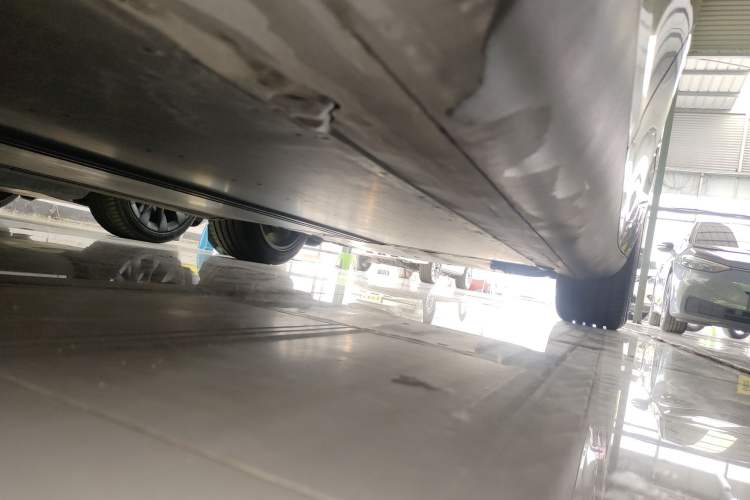 Used Tesla Model Y 2021 Standard Range Rear-Wheel Drive Version Right Side Sill