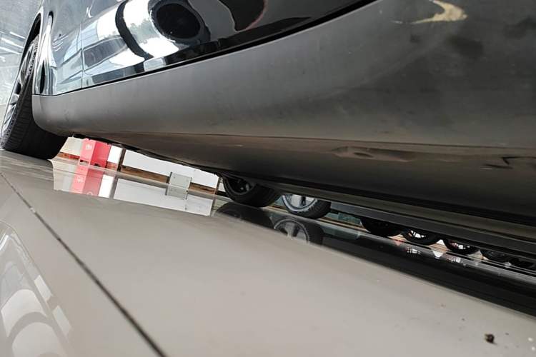 Used Tesla Model Y 2021 Long-Range All-Wheel-Drive Version 3D7 Right Side Sill