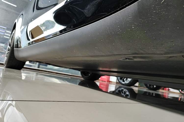 Used Tesla Model Y 2021 Standard Range Rear-Wheel Drive Version Right Side Sill