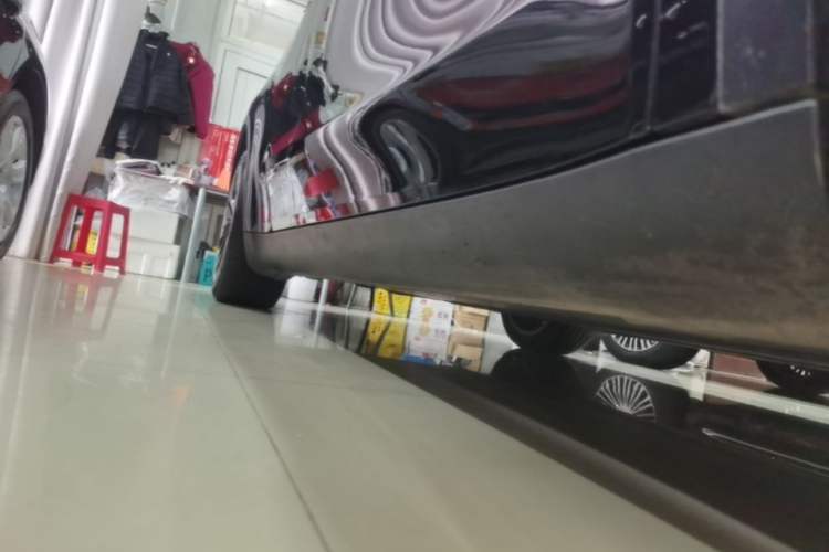 Used Tesla Model Y 2021 Long-Range All-Wheel-Drive Version Right Side Sill