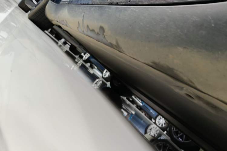 Used Tesla Model Y 2021 Long-Range All-Wheel-Drive Version 3D7 Right Side Sill