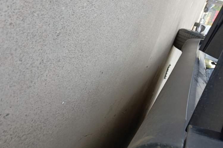 Used Tesla Model Y 2021 Standard Range Rear-Wheel Drive Version Right Side Sill