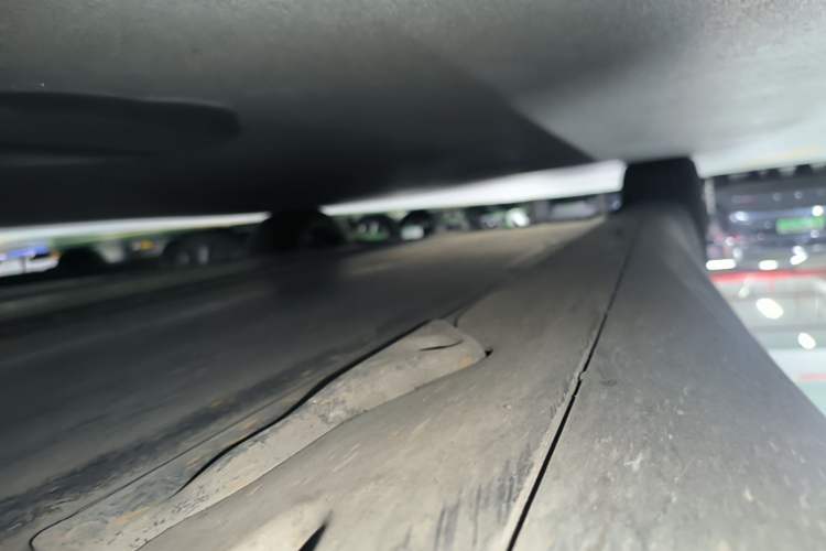 Used Tesla Model Y 2021 Long-Range All-Wheel-Drive Version 3D7 Right Side Sill