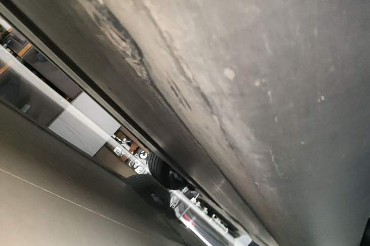 Used Tesla Model Y 2021 Standard Range Rear-Wheel Drive Version Right Side Sill