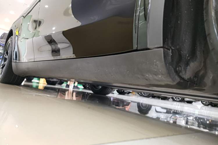 Used Tesla Model Y 2021 Standard Range Rear-Wheel Drive Version Right Side Sill