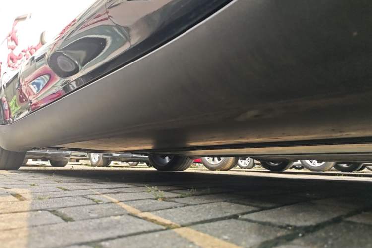 Used Tesla Model Y 2021 Standard Range Rear-Wheel Drive Version Right Side Sill
