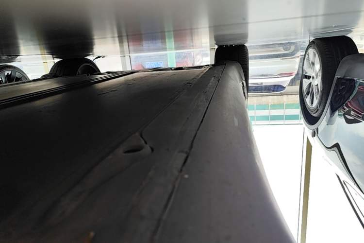 Used Tesla Model Y 2021 Performance High-Performance All-Wheel-Drive Version Right Side Sill