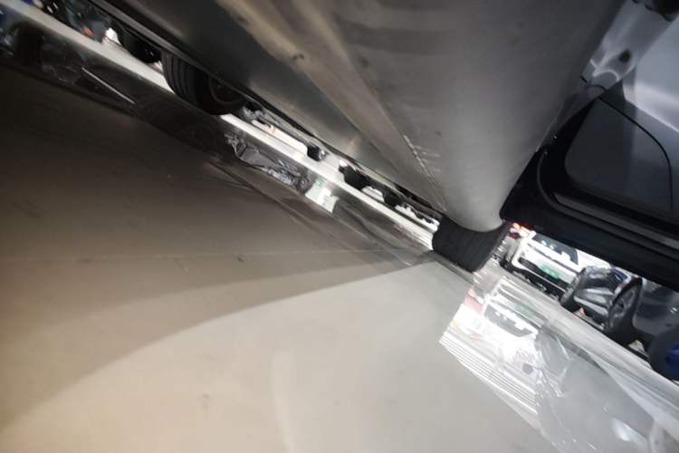 Used Tesla Model Y 2021 Standard Range Rear-Wheel Drive Version Right Side Sill