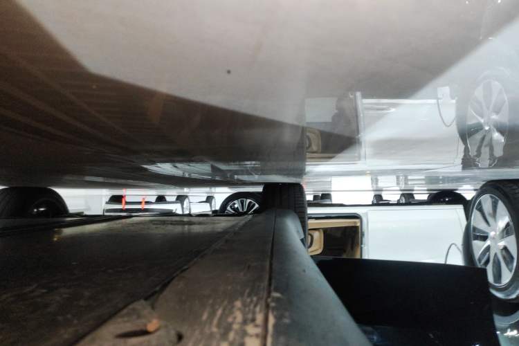 Used Tesla Model Y 2021 Long-Range All-Wheel-Drive Version Right Side Sill