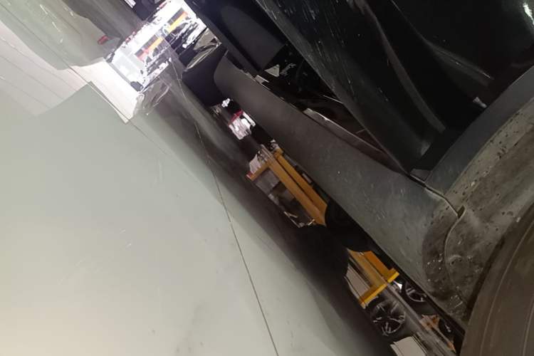 Used Tesla Model Y 2021 Long-Range All-Wheel-Drive Version 3D7 Right Side Sill
