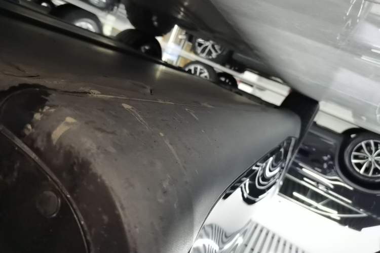 Used Tesla Model Y 2021 Standard Range Rear-Wheel Drive Version Right Side Sill