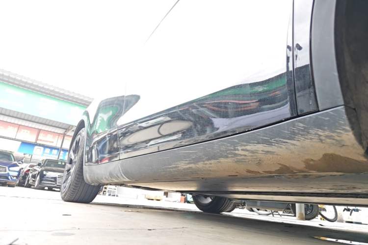 Used Tesla Model Y 2021 Standard Range Rear-Wheel Drive Version Right Side Sill