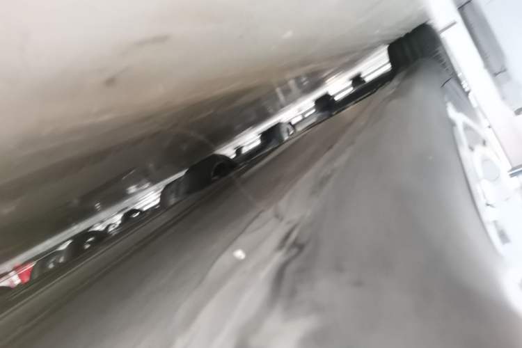 Used Tesla Model Y 2021 Standard Range Rear-Wheel Drive Version Right Side Sill