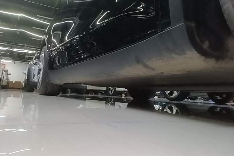 Used Tesla Model Y 2021 Standard Range Rear-Wheel Drive Version Right Side Sill
