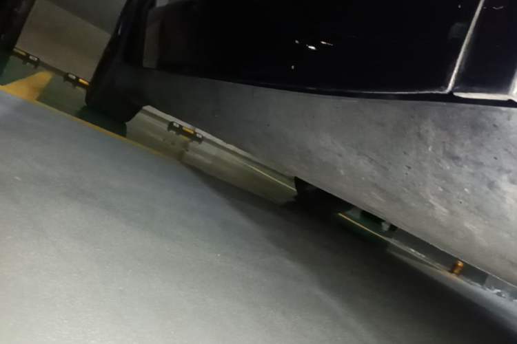 Used Tesla Model Y 2021 Standard Range Rear-Wheel Drive Version Right Side Sill