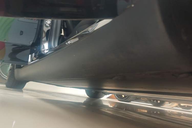 Used Tesla Model Y 2021 Standard Range Rear-Wheel Drive Version Right Side Sill