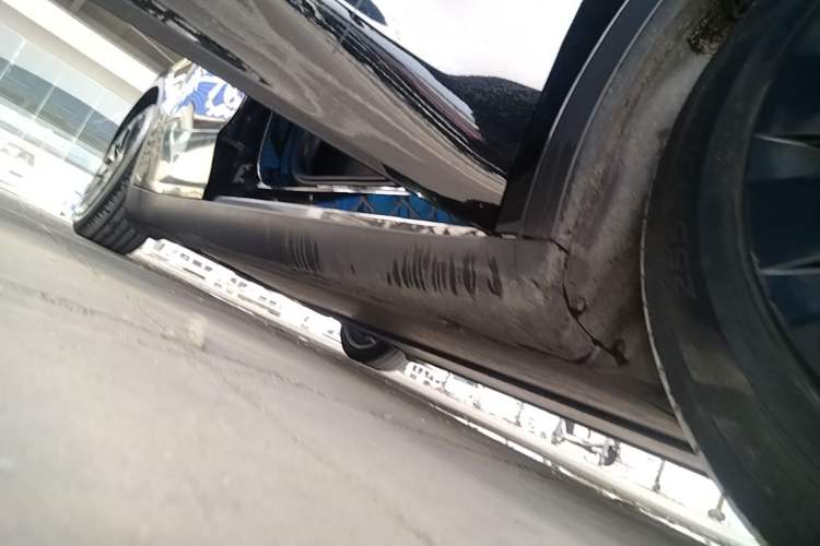 Used Tesla Model Y 2021 Standard Range Rear-Wheel Drive Version Right Side Sill